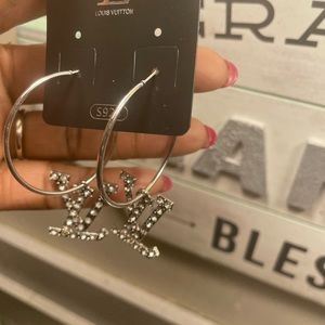 Very cute fashion earrings!